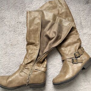 Stylish Tan Knee-High Women's Boots